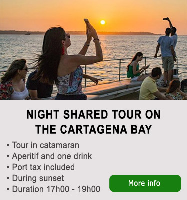 Night tour Cartagena Bay